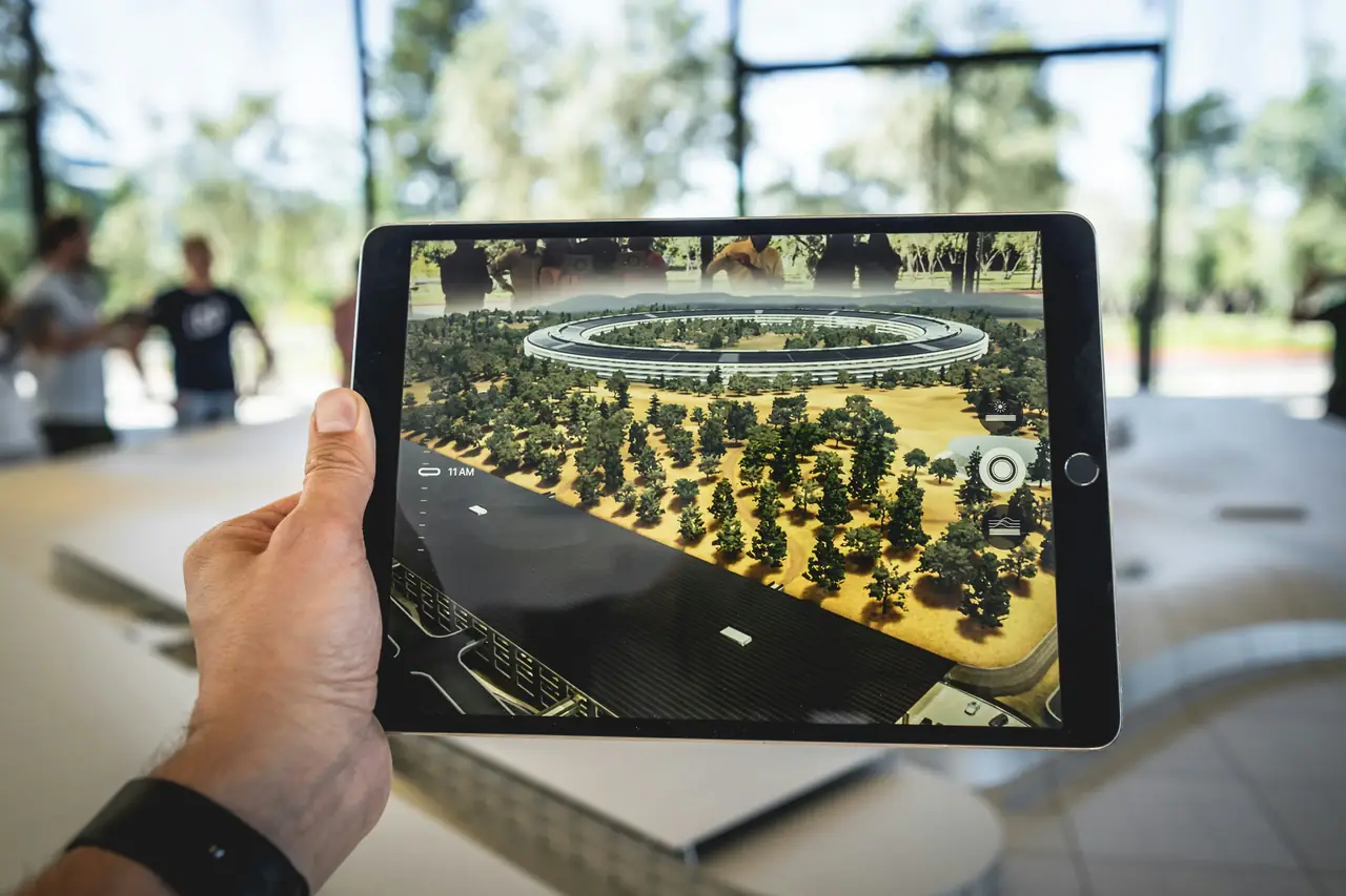 Hand holding a tablet.